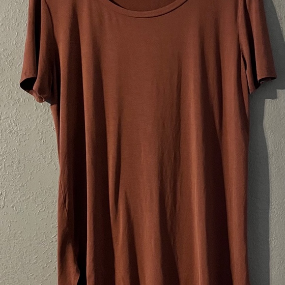 Emma’s Closet Boutique Crew Top Women’s Size Large Brown Short Sleeve NWOT - Picture 2 of 6